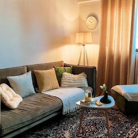 Entire Serviced Apartment With A Beautiful View 티라나 외부 사진