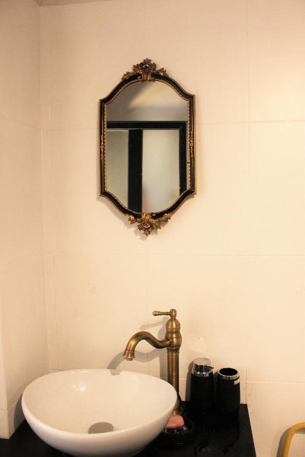 Entire Serviced Apartment With A Beautiful View 티라나 외부 사진