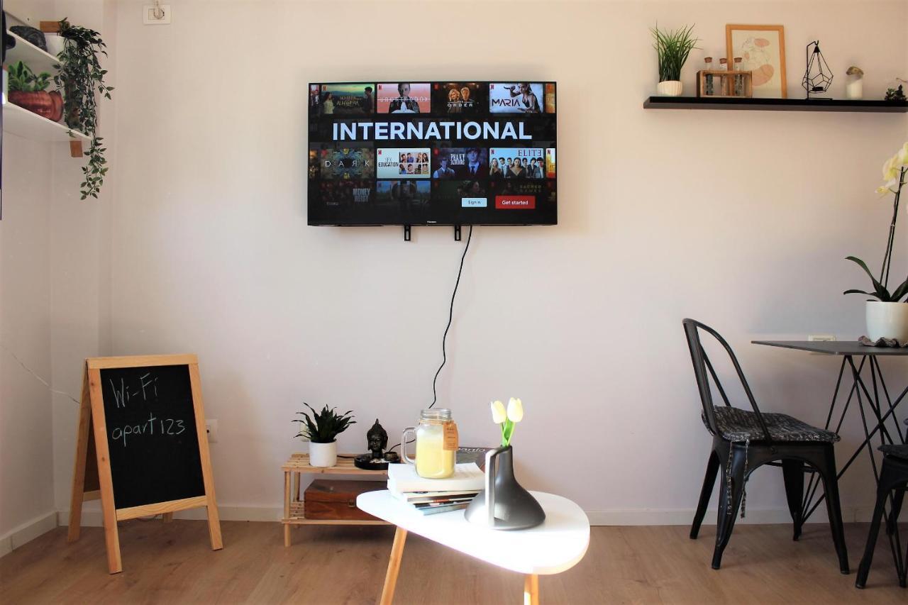 Entire Serviced Apartment With A Beautiful View 티라나 외부 사진