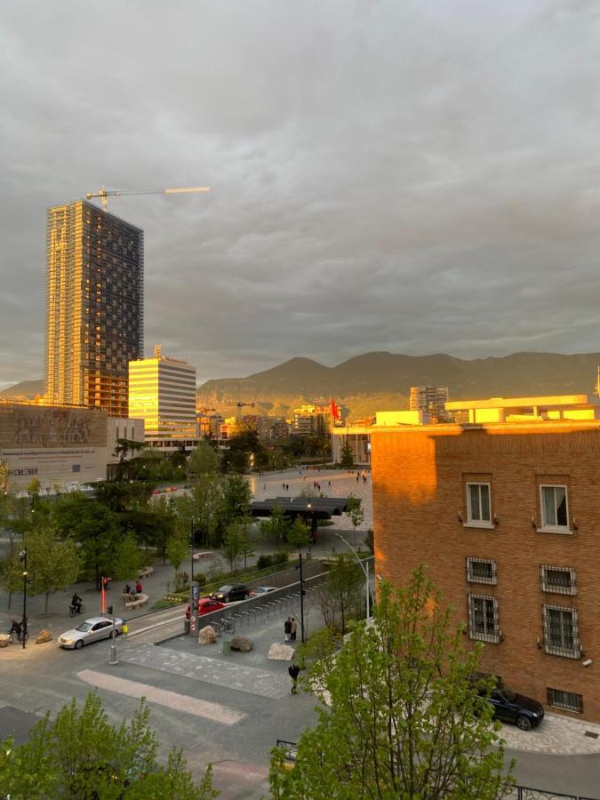 Entire Serviced Apartment With A Beautiful View 티라나 외부 사진