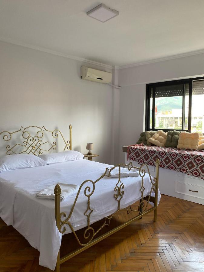 Entire Serviced Apartment With A Beautiful View 티라나 외부 사진