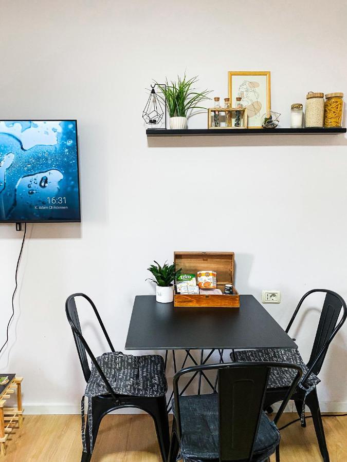 Entire Serviced Apartment With A Beautiful View 티라나 외부 사진