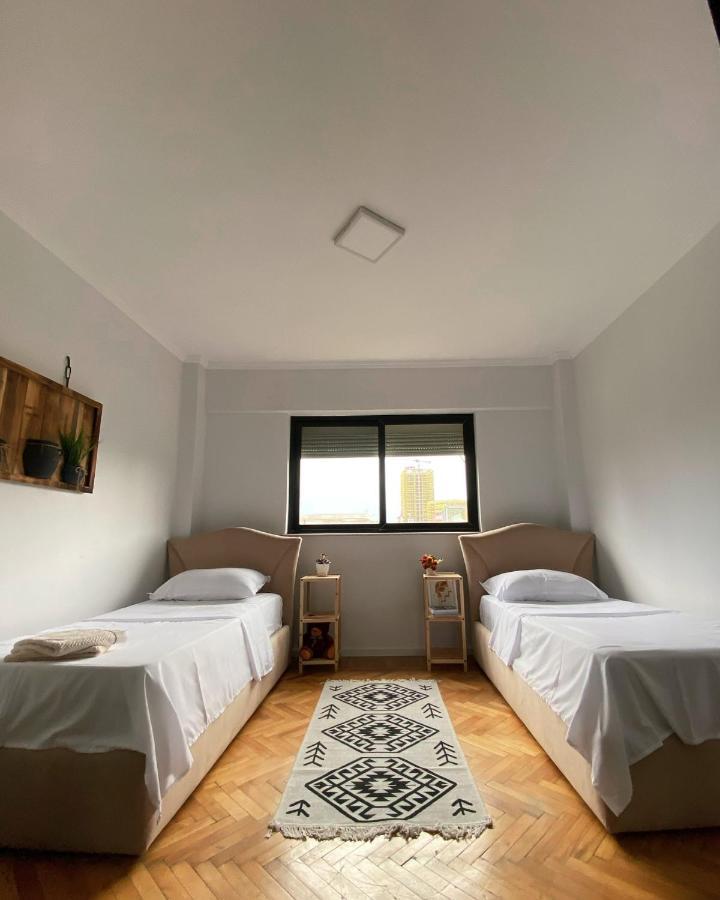Entire Serviced Apartment With A Beautiful View 티라나 외부 사진