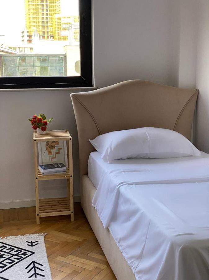 Entire Serviced Apartment With A Beautiful View 티라나 외부 사진