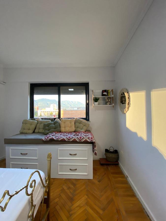Entire Serviced Apartment With A Beautiful View 티라나 외부 사진