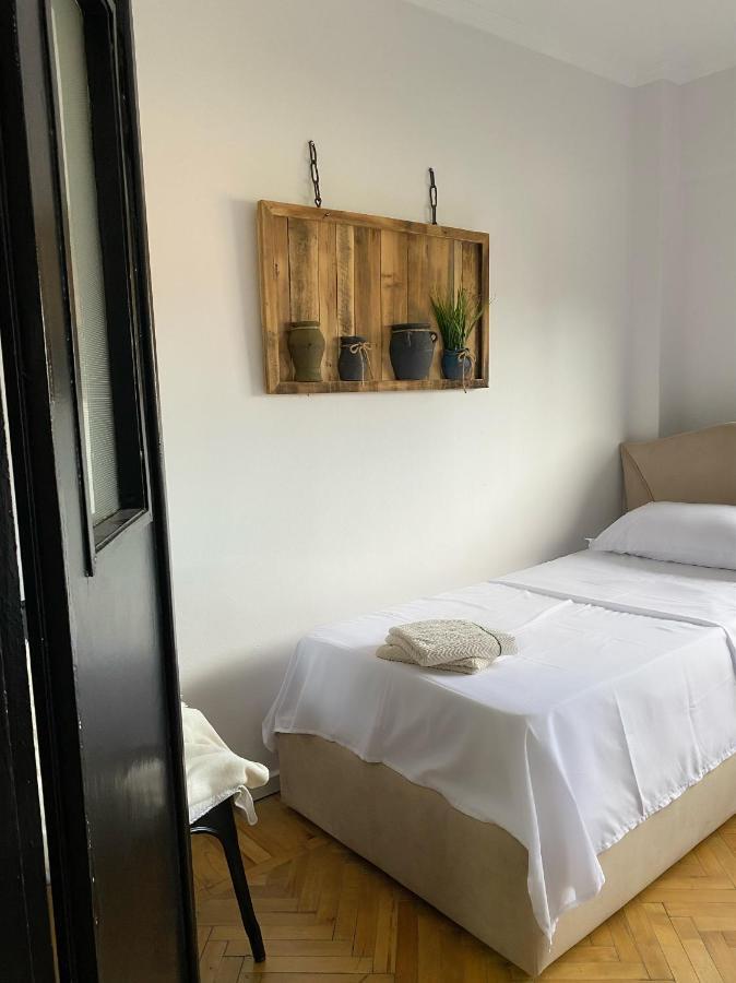 Entire Serviced Apartment With A Beautiful View 티라나 외부 사진